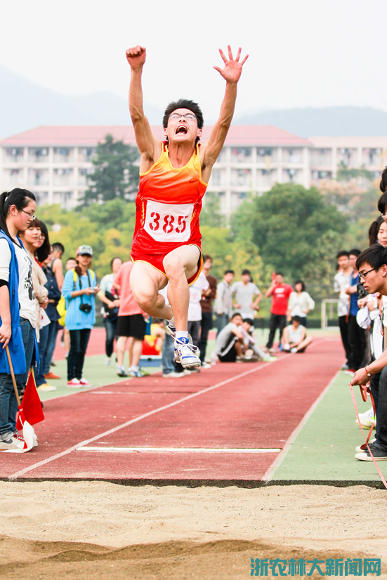 紧张时刻!球队们为了胜利全力拼搏 紧张时刻!球队们为了胜利全力拼搏