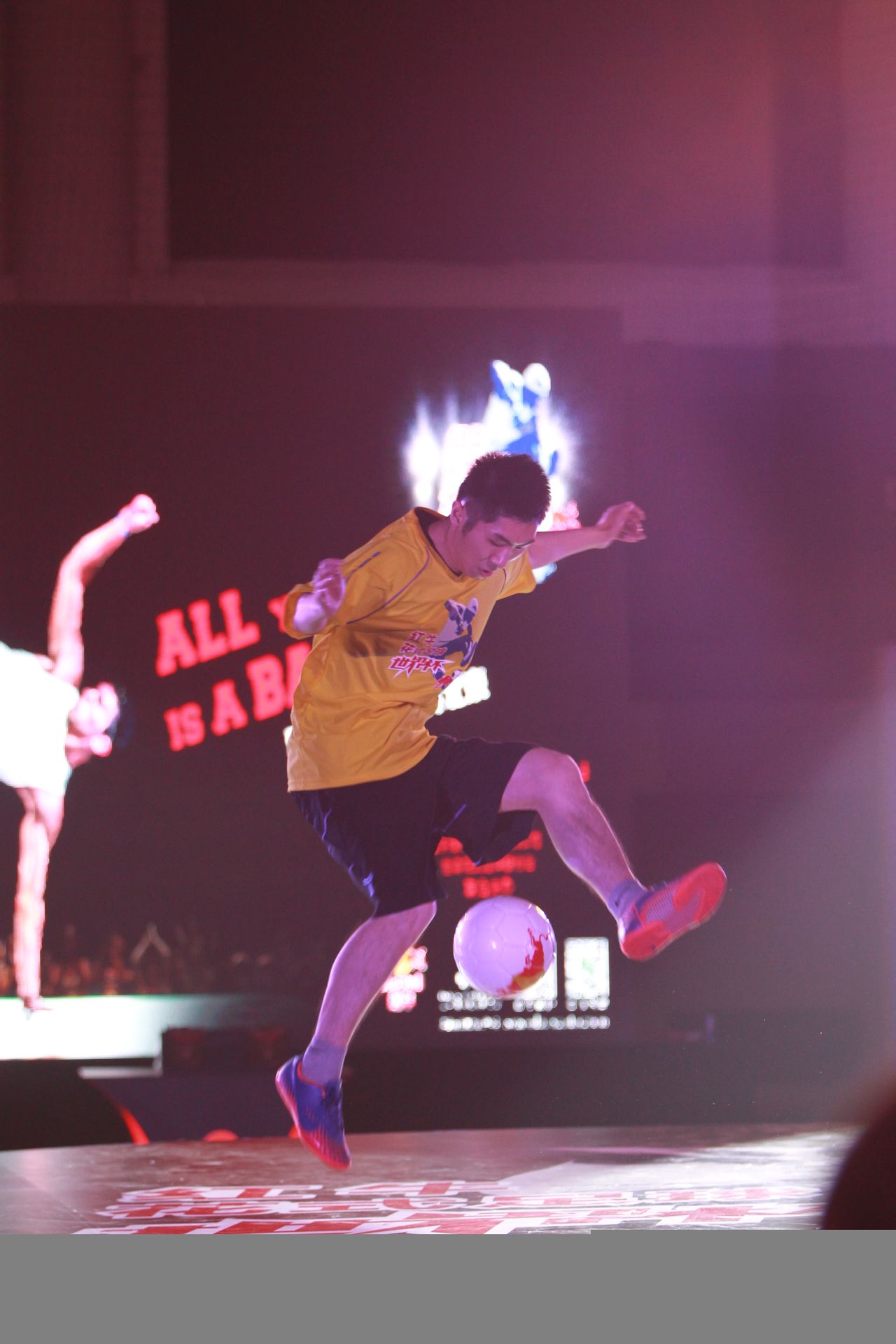 包含红牛花园将迎来全明星球员云集的词条