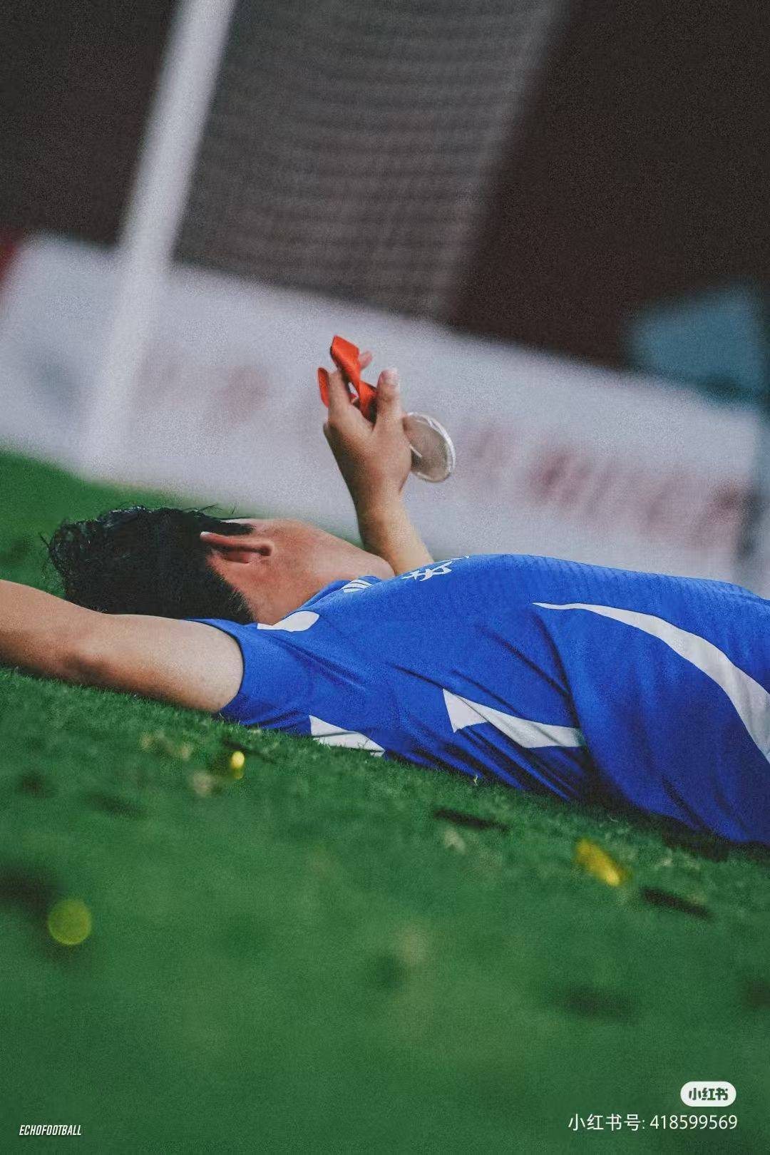 足球盛事全面展开，球员积极拼搏