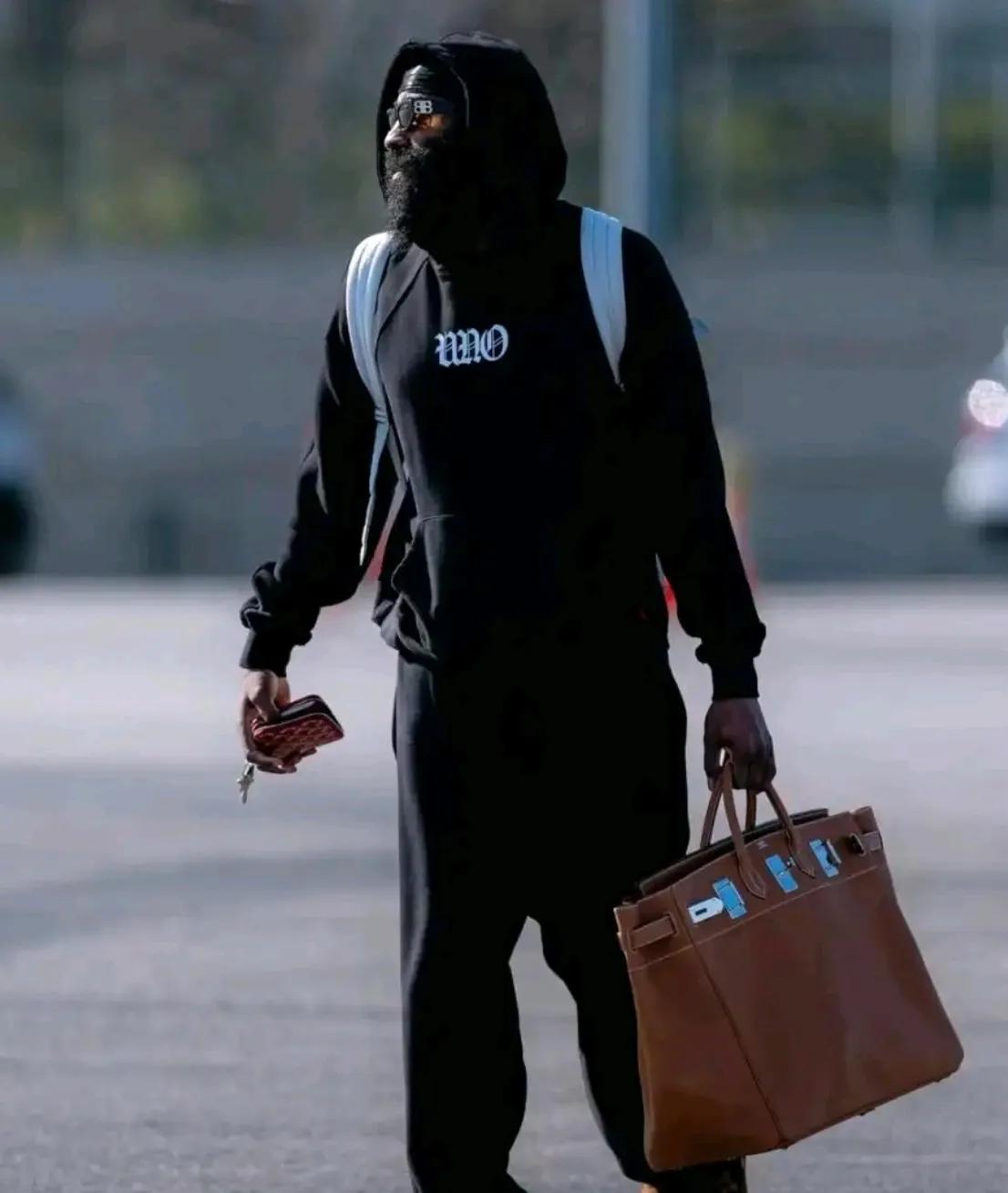 包含灰熊艰难击败骑士，保持不败之身的词条