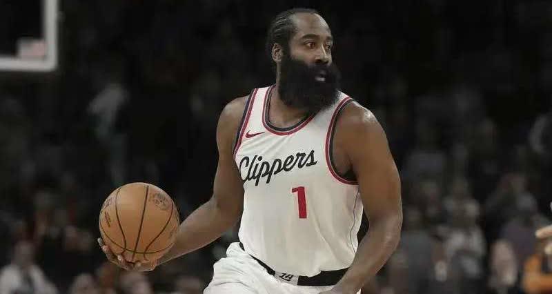 火箭险胜爵士，哈登压哨绝杀