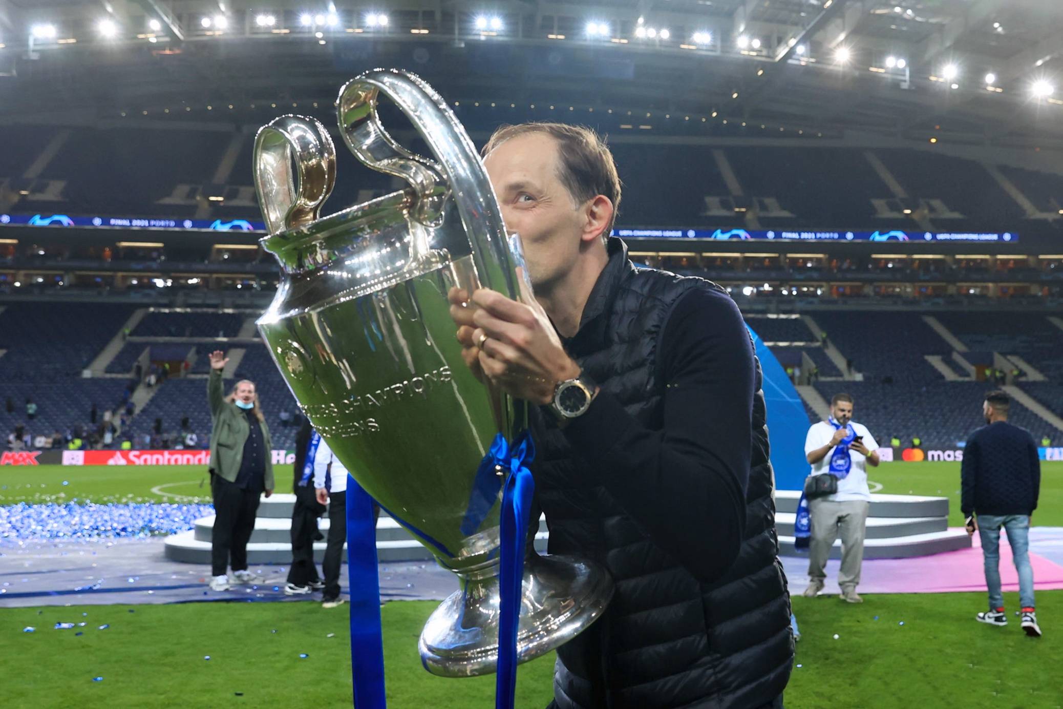 拉齐奥球员庆祝团队精神,誓言决战欧冠 拉齐奥球员庆祝团队精神,誓言决战欧冠