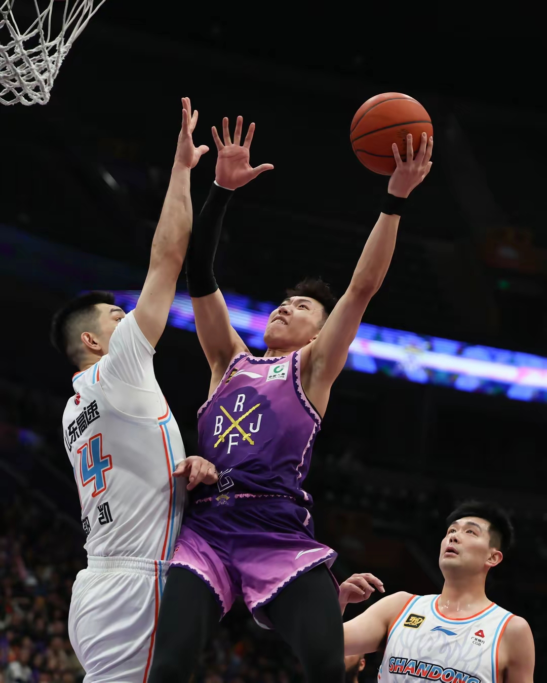 篮球选手爆冷获胜,专家预测失准 篮球选手爆冷获胜,专家预测失准