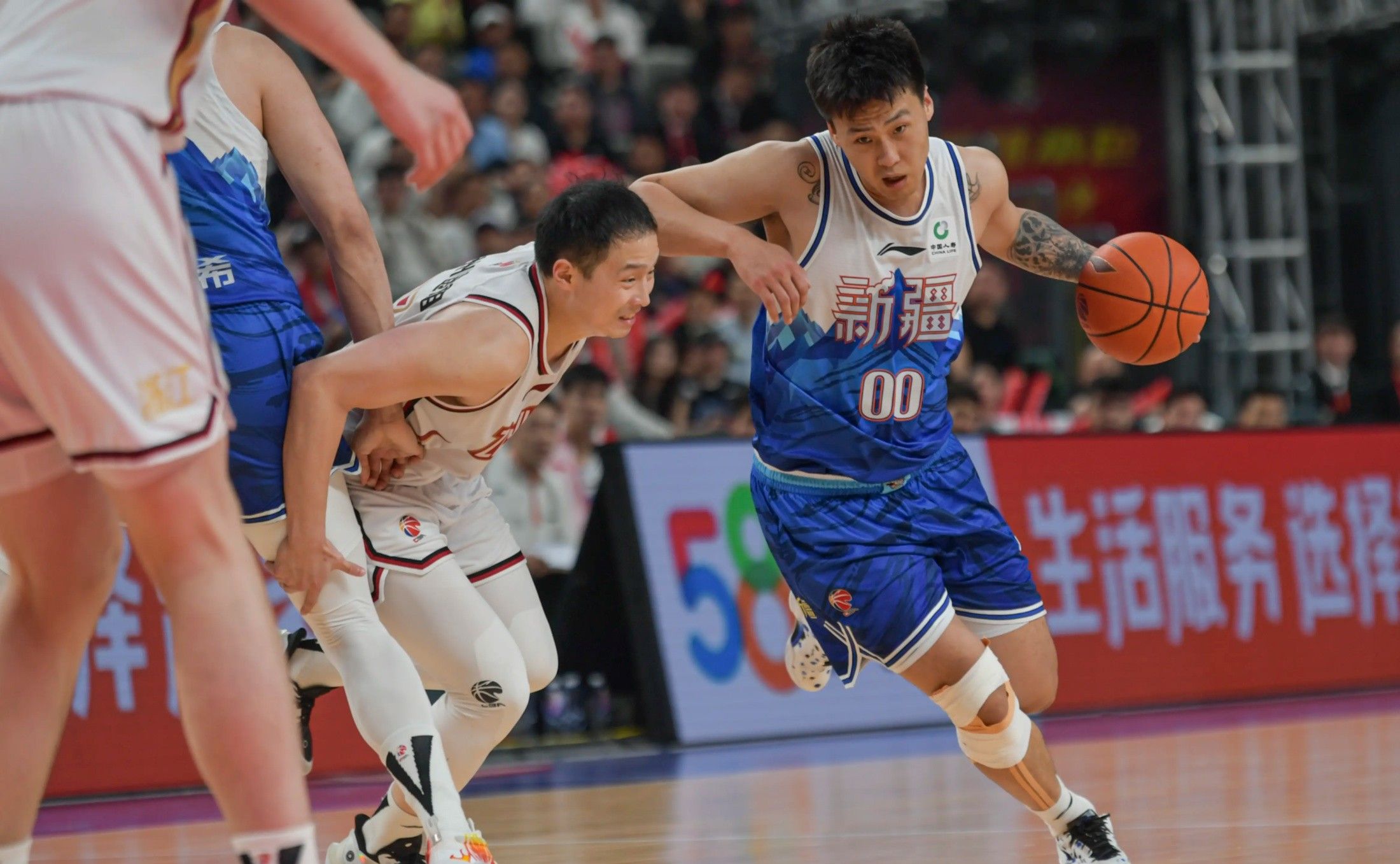 热火翻盘新疆队,赵继伟扛起全队 热火翻盘新疆队,赵继伟扛起全队