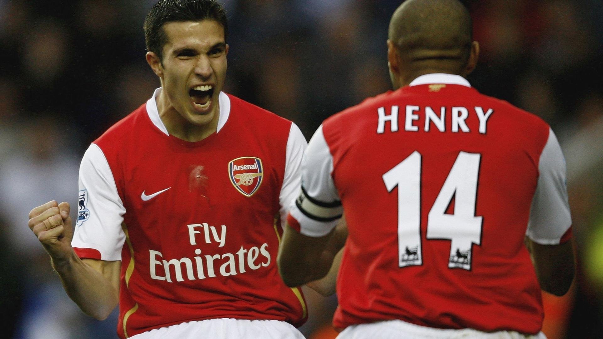 绿茵烽火连篮坛,英超争冠焦点战的跨时空投射