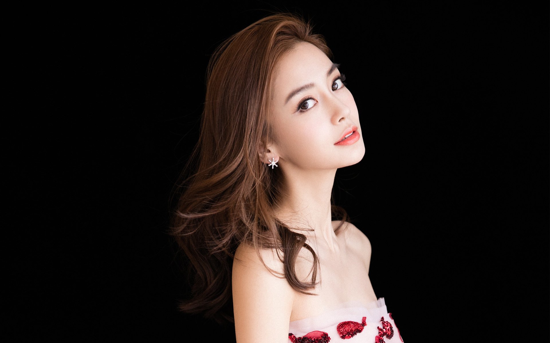 乔治35分逆天改命！鹈鹕掀翻联盟第一，一人打爆绿军防线